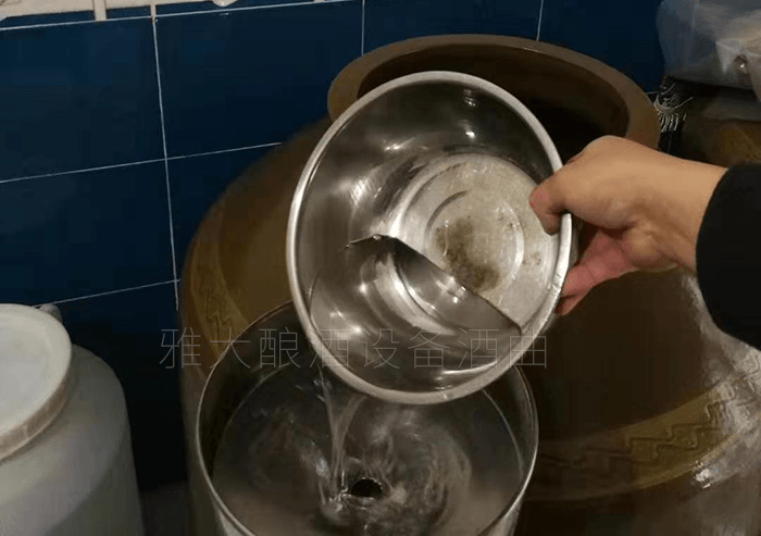 瓶装酒人工灌装 瓶装酒人工灌装