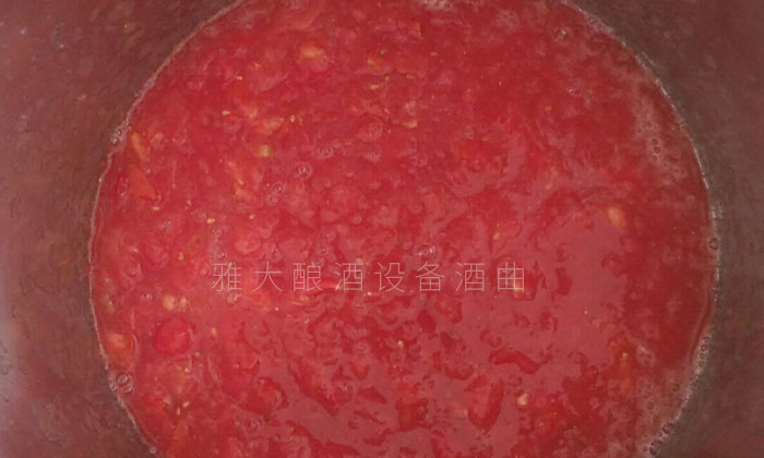首先将西红柿冼净、凉干水份、打成浆