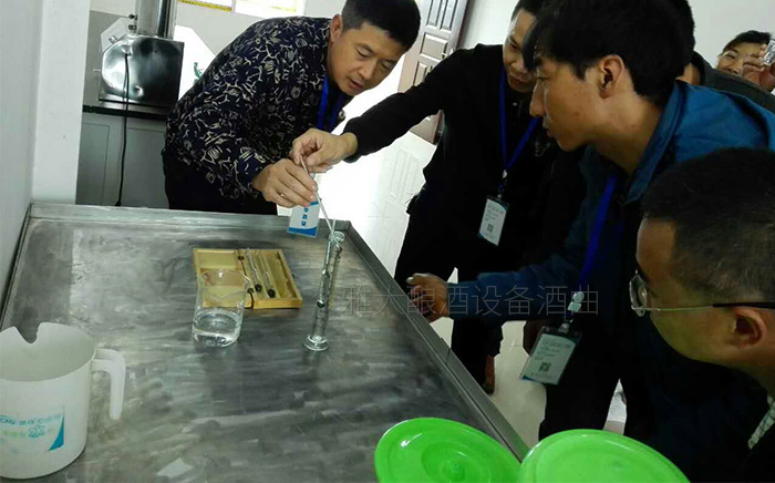 量好温度、酒度根据公式算出实际酒度 量好温度、酒度根据公式算出实际酒度