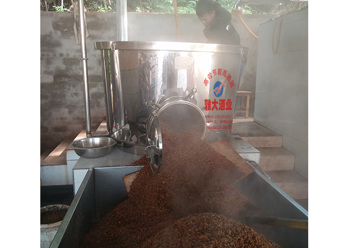 雅大固态全自动酿酒设备出料十分轻松 雅大固态全自动酿酒设备出料十分轻松