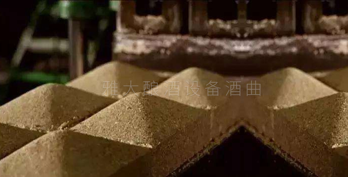 曲块做好后储放半年即可用来酿酒 曲块做好后储放半年即可用来酿酒