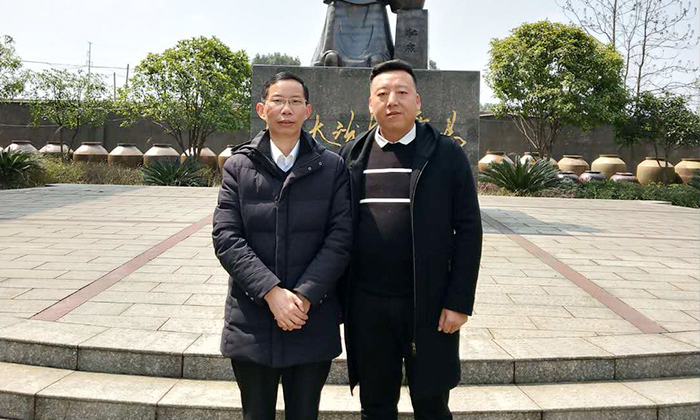 卫总来雅大考察学习与胡总合影 卫总来雅大考察学习与胡总合影