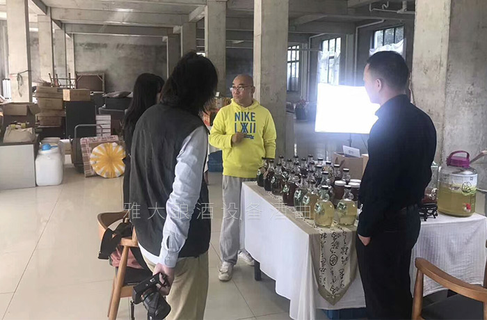 DIY酿酒区,让游客参与酒酿造全过程。 DIY酿酒区,让游客参与酒酿造全过程。