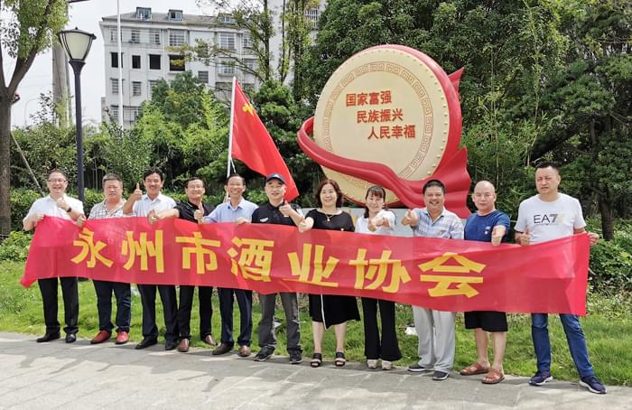 党员们参观樟树脚党建文化主题公园 党员们参观樟树脚党建文化主题公园