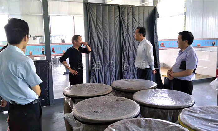80后夫妇用制酒设备走古法酿酒之路,将小生意做成大事业!2 80后夫妇用制酒设备走古法酿酒之路,将小生意做成大事业!2