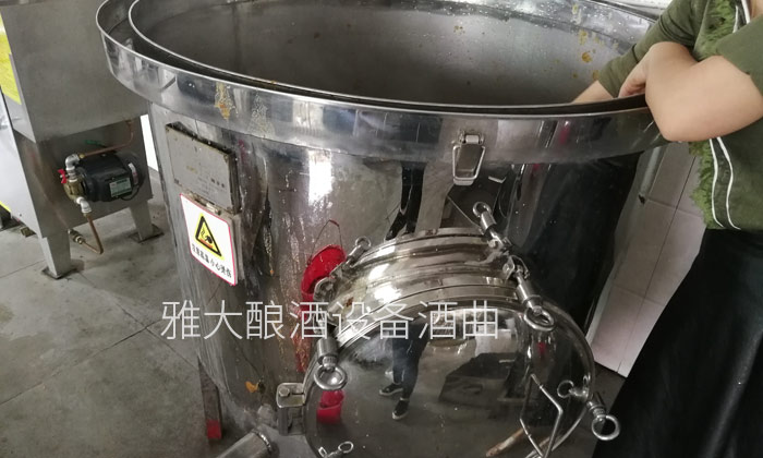 雅大侧开口高粱酿酒设备 雅大侧开口高粱酿酒设备