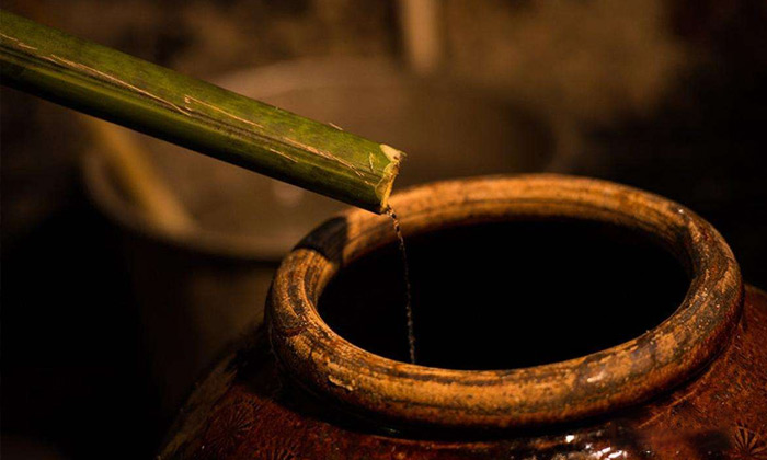 传统酿白酒设备做酒,酒香四溢 传统酿白酒设备做酒,酒香四溢