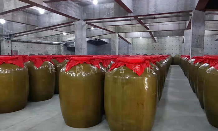 8.1--在雅大高粱酿酒设备厂的协助下,胡家酒坊成功办理小规模生产许可证 存酒车间 8.1--在雅大高粱酿酒设备厂的协助下,胡家酒坊成功办理小规模生产许可证 存酒车间