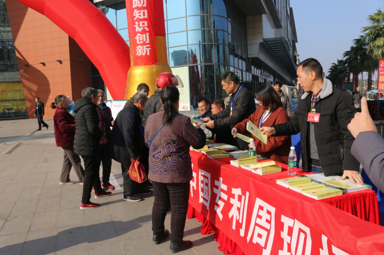 零陵区市场监督管理局现场发放讲解宣传资料 零陵区市场监督管理局现场发放讲解宣传资料