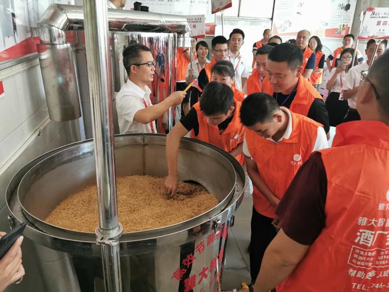 用粮食酿酒设备开酒坊,白酒卖10块钱一斤赚钱吗? 3 用粮食酿酒设备开酒坊,白酒卖10块钱一斤赚钱吗? 3