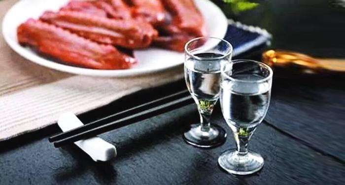 一套白酒蒸馏设备开个纯粮酒小作坊,老爸的散酒我包了2 一套白酒蒸馏设备开个纯粮酒小作坊,老爸的散酒我包了2