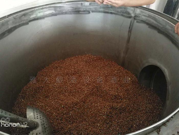 传统酿酒人迷恋手工酿酒40年换小型酿酒设备艺更精 3 传统酿酒人迷恋手工酿酒40年换小型酿酒设备艺更精 3