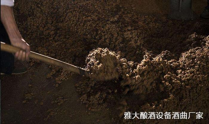 夏天用蒸馏酿酒设备做固态酒能行吗?能,但要注意这7点! 3 夏天用蒸馏酿酒设备做固态酒能行吗?能,但要注意这7点! 3