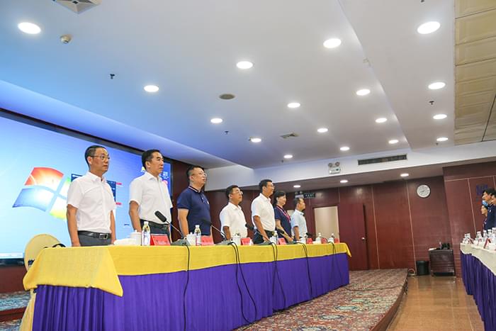 会议在嘹亮的国歌声中开启 会议在嘹亮的国歌声中开启