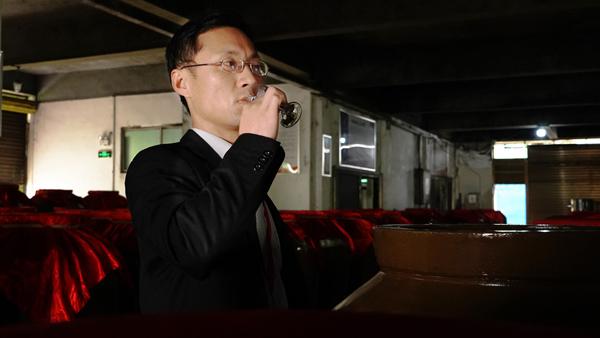 为什么越来越多的人用烤酒设备做窖藏酒,新酒与老酒差在哪? 4 为什么越来越多的人用烤酒设备做窖藏酒,新酒与老酒差在哪? 4