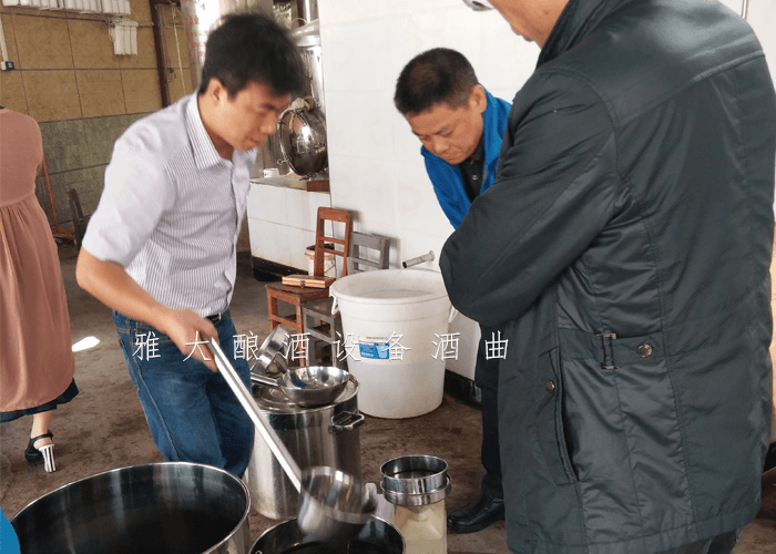 现蒸现卖的散装纯粮酒坊 现蒸现卖的散装纯粮酒坊