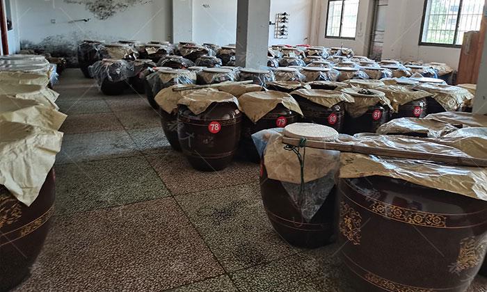 他引起白酒酿造设备,返乡当起酿酒师,致富路上酒香四溢 5 他引起白酒酿造设备,返乡当起酿酒师,致富路上酒香四溢 5