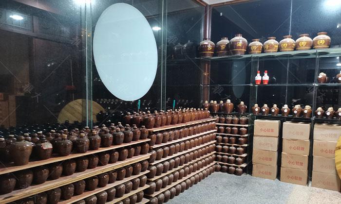 他引起白酒酿造设备,返乡当起酿酒师,致富路上酒香四溢 12 他引起白酒酿造设备,返乡当起酿酒师,致富路上酒香四溢 12
