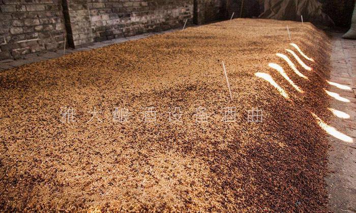用白酒蒸馏设备酿小曲固态酒,发酵容器对白酒风味有什么影响?3 用白酒蒸馏设备酿小曲固态酒,发酵容器对白酒风味有什么影响?3