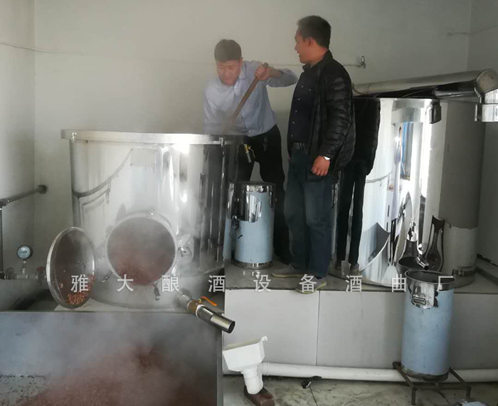 用雅大小型酒厂酿酒设备轻松做酒 用雅大小型酒厂酿酒设备轻松做酒