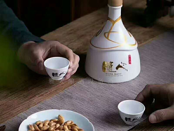 不加1滴香精，也能用小型酿酒设备酿出酒香浓郁的酒！